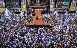 momen-bersejarah-presiden-prabowo-hadiri-may-day-bersama-200-ribu-buruh-di-monas