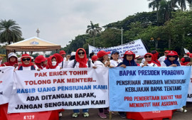 tuntut-hak-pensiun-300-lebih-para-pensiunan-jiwasraya-lakukan-aksi-demo
