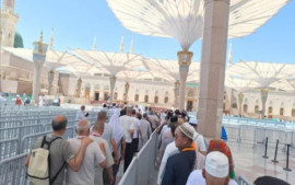 masuk-raudhah-di-masjid-nabawi-menggunakan-scan-barcode