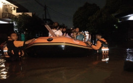 hujan-deras-guyur-tangsel-genangan-capai-130-cm-di-beberapa-titik