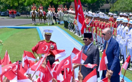 presiden-erdogan-tiba-di-indonesia-presiden-prabowo-sambut-dalam-upacara-kenegaraan-di-istana-bogor