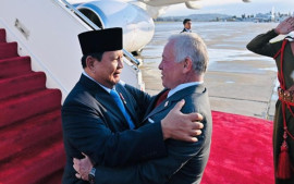 presiden-prabowo-disambut-hangat-oleh-raja-abdullah-ii-di-yordania