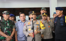 kapolda-jateng-dan-pangdam-iv-diponegoro-kunjungi-lokasi-banjir-di-kudus