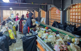 buang-sampah-sembarangan-siap-siap-terekam-cctv-di-bandung