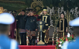 presiden-jokowi-pimpin-upacara-peringatan-hut-ke-79-ri-di-ikn