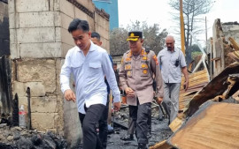 wapres-gibran-tinjau-lokasi-pengungsian-korban-kebakaran-di-gempol-kemayoran