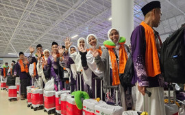 jemaah-haji-indonesia-kloter-sub-01-pulang-perdana-ke-tanah-air