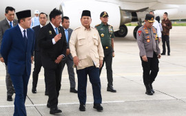 tiba-di-tanah-air-presiden-prabowo-subianto-langsung-gelar-rapat-terbatas