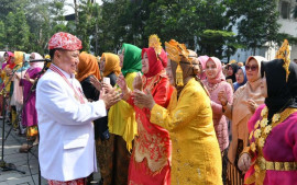 hari-guru-nasional-2024-pemdaprov-jabar-beri-pelatihan-untuk-50-ribu-guru-penggerak