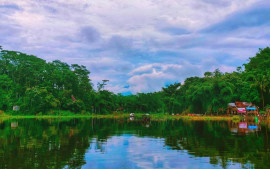 menikmati-keindahan-alam-situ-gede-di-tasikmalaya