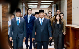 jelang-akhir-masa-jabatan-menhan-prabowo-hadiri-rapat-kerja-dengan-komisi-i-dpr-ri