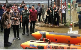 wapres-gibran-rakabuming-raka-tinjau-langsung-lokasi-yang-terdampak-banjir-di-jakarta-timur